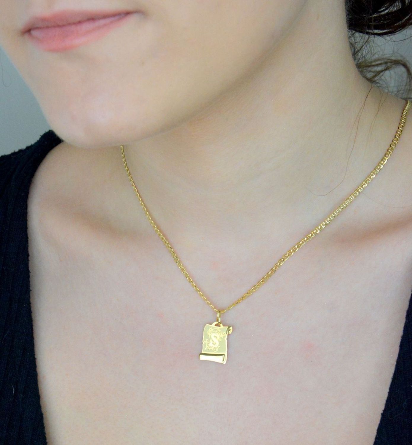 Zawieszka złota Papirus Literka S, złota literka S pr 585 ZA 2411S 585. Zawieszka złota na prezent. Zawieszka z literą. Zawieszka dla imienia. Zawieszka złota prezentowa. Złoto próby 585.1.jpg